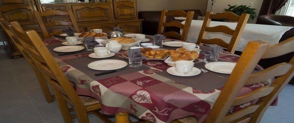 Le Mas De Servant Roulottes Et Chambres D'Hotes Auberives-en-Royans Dış mekan fotoğraf